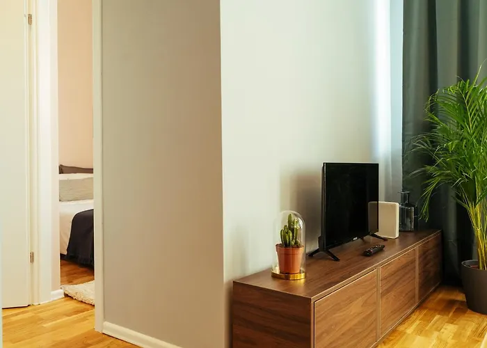 Beautiful - Location - Amazing Balcony Apartment