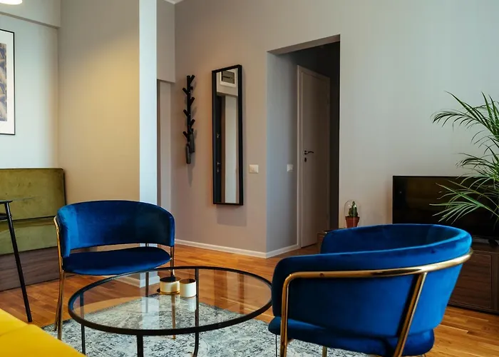 Beautiful - Location - Amazing Balcony Apartment *