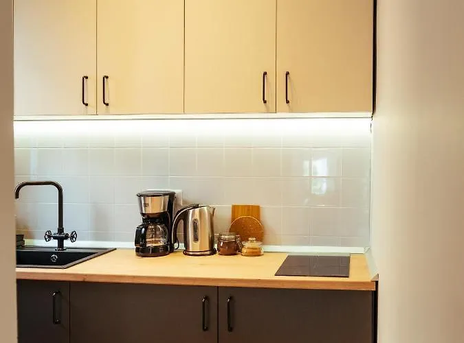 Beautiful - Location - Amazing Balcony Apartment