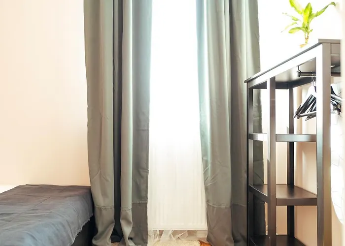 Beautiful - Location - Amazing Balcony Apartment